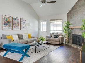 3-BD 2-BA Northern Dallas Retreat Hot Tub and BBQ